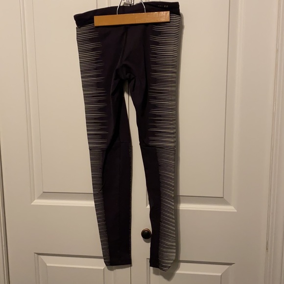 Glow in the dark Nike leggings - Picture 2 of 3